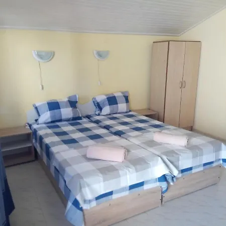 Oasis ゲストハウス 2*