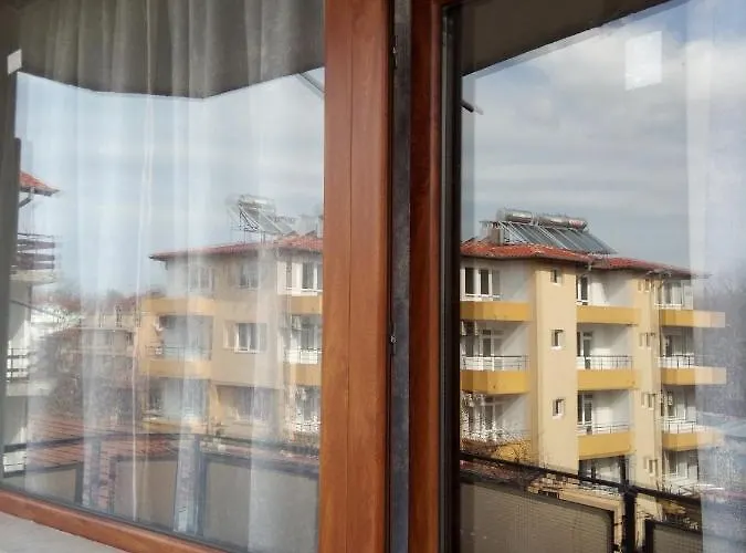 Oasis Casa de hóspedes 2*